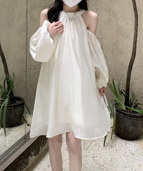 Flugge(フラッジー)の「オープンショルダーミニワンピース(ワンピース・レディース・ブラック/ホワイト・LARGE/MEDIUM)」の4枚目の写真