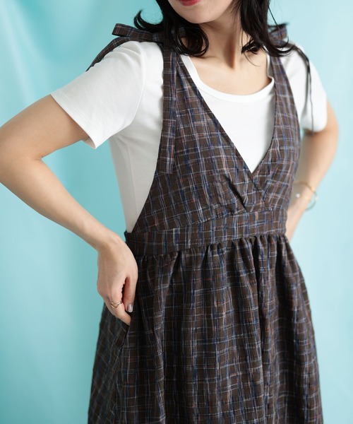 Ruwan yu(ルワンユー)の「チェック柄リボンショルダーVネックジャンパースカート【大きいサイズ対応】(ワンピース・レディース・ブラウン・L/LL/3L/4L)」の13枚目の写真