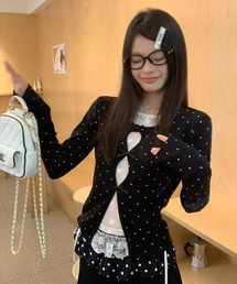 ブラックドットのタイトトップス