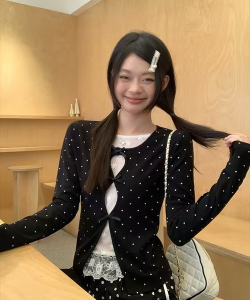 AsheKsha(アシクシャ)の「ブラックドットのタイトトップス(Tシャツ/カットソー・レディース・ブラック・M)」の3枚目の写真