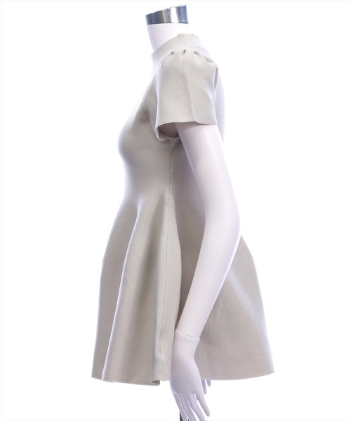 CLEAR BASIC（クリアベーシック）の「裾フレア半袖ニットチュニック［骨格ウェーブ/ミニ丈/フェミニン］（ニット/セーター・レディース・アイボリー/ブラック/レッド/ピンク/イエロー/グレイッシュベージュ・F）」の11枚目の写真