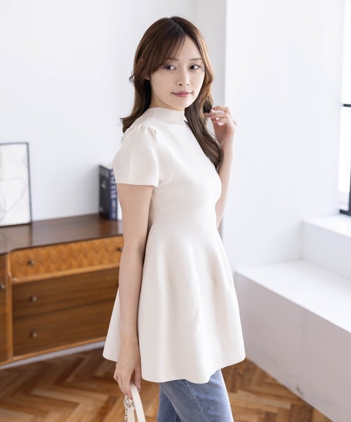 CLEAR BASIC（クリアベーシック）の「裾フレア半袖ニットチュニック［骨格ウェーブ/ミニ丈/フェミニン］（ニット/セーター・レディース・アイボリー/ブラック/レッド/ピンク/イエロー/グレイッシュベージュ・F）」の22枚目の写真