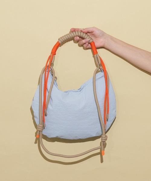 CIAOPANIC TYPY（チャオパニックティピー）の「:【WEB限定】撥水ナイロンハーフムーン2WAYBAG（ショルダーバッグ・レディース・チャコールグレー/サックスブルー/イエロー/アイボリー・ONE SIZE）」の3枚目の写真