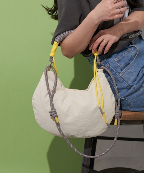 CIAOPANIC TYPY（チャオパニックティピー）の「:【WEB限定】撥水ナイロンハーフムーン2WAYBAG（ショルダーバッグ・レディース・チャコールグレー/サックスブルー/イエロー/アイボリー・ONE SIZE）」の13枚目の写真