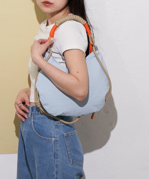 CIAOPANIC TYPY（チャオパニックティピー）の「:【WEB限定】撥水ナイロンハーフムーン2WAYBAG（ショルダーバッグ・レディース・チャコールグレー/サックスブルー/イエロー/アイボリー・ONE SIZE）」の5枚目の写真