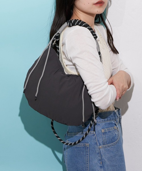 CIAOPANIC TYPY（チャオパニックティピー）の「:【WEB限定】撥水ナイロンハーフムーン2WAYBAG（ショルダーバッグ・レディース・チャコールグレー/サックスブルー/イエロー/アイボリー・ONE SIZE）」の9枚目の写真