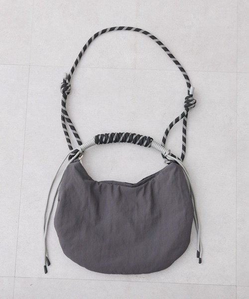 CIAOPANIC TYPY（チャオパニックティピー）の「:【WEB限定】撥水ナイロンハーフムーン2WAYBAG（ショルダーバッグ・レディース・チャコールグレー/サックスブルー/イエロー/アイボリー・ONE SIZE）」の14枚目の写真