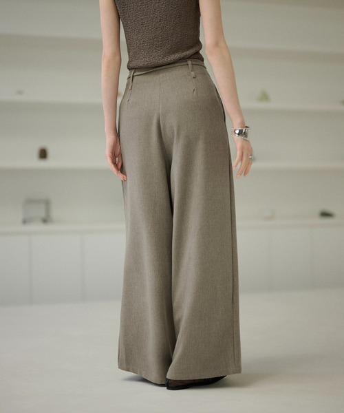 LAULEN（ローレン）の「double tuck belted wide pants /ダブルタック共布ベルト付きワイドパンツ（スラックス・レディース・アイボリー/チャコールグレー/ベージュ・S/M）」の6枚目の写真