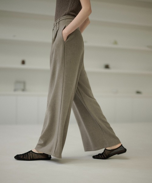 LAULEN（ローレン）の「double tuck belted wide pants /ダブルタック共布ベルト付きワイドパンツ（スラックス・レディース・アイボリー/チャコールグレー/ベージュ・S/M）」の5枚目の写真
