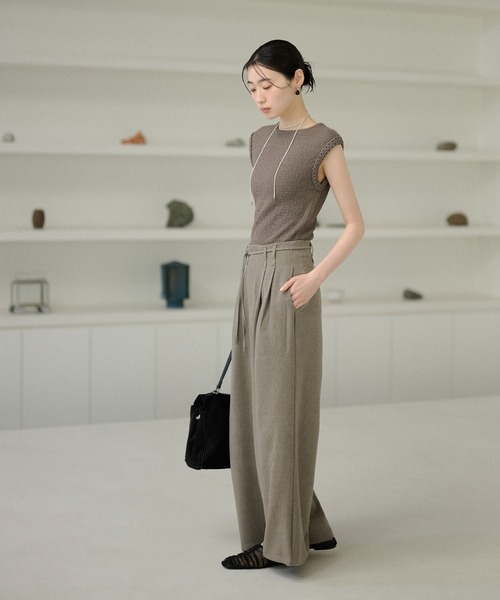 LAULEN（ローレン）の「double tuck belted wide pants /ダブルタック共布ベルト付きワイドパンツ（スラックス・レディース・アイボリー/チャコールグレー/ベージュ・S/M）」の9枚目の写真