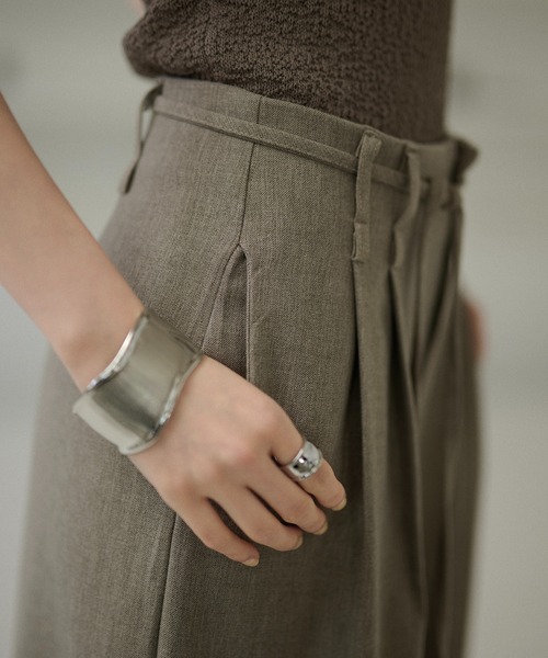 LAULEN（ローレン）の「double tuck belted wide pants /ダブルタック共布ベルト付きワイドパンツ（スラックス・レディース・アイボリー/チャコールグレー/ベージュ・S/M）」の15枚目の写真
