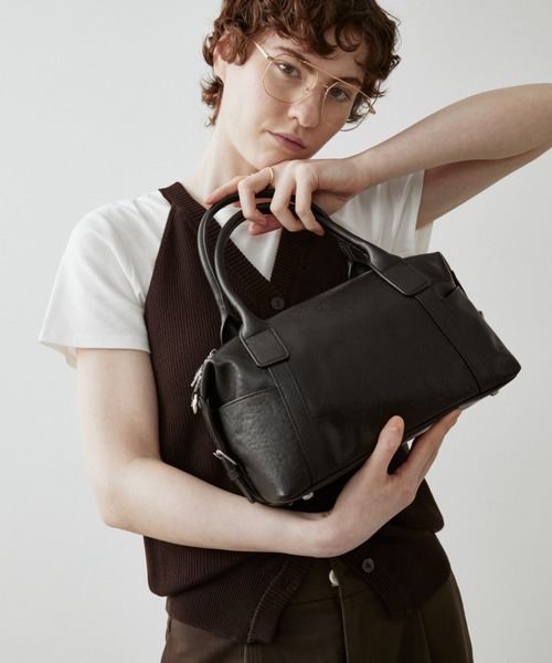 arholiday.standard(エーアールホリデースタンダード)の「2way real leather medium boston bag / 2wayリアルレザーミドルボストンバッグ(ボストンバッグ・レディース・ブラウン/ブラック/グレイッシュベージュ・FREE)」の5枚目の写真