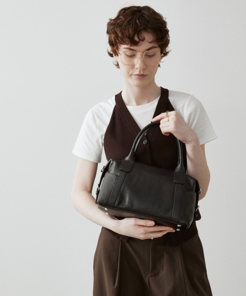 arholiday.standard(エーアールホリデースタンダード)の「2way real leather medium boston bag / 2wayリアルレザーミドルボストンバッグ(ボストンバッグ・レディース・ブラウン/ブラック/グレイッシュベージュ・FREE)」の6枚目の写真