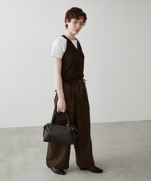 arholiday.standard(エーアールホリデースタンダード)の「2way real leather medium boston bag / 2wayリアルレザーミドルボストンバッグ(ボストンバッグ・レディース・ブラウン/ブラック/グレイッシュベージュ・FREE)」の10枚目の写真