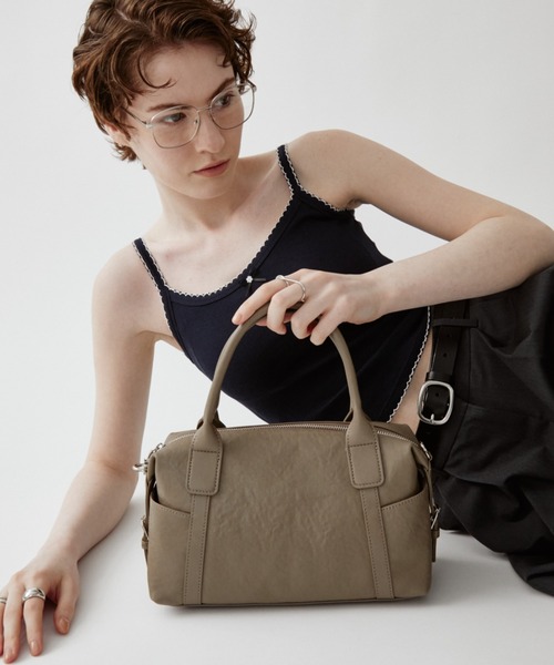 arholiday.standard(エーアールホリデースタンダード)の「2way real leather medium boston bag / 2wayリアルレザーミドルボストンバッグ(ボストンバッグ・レディース・ブラウン/ブラック/グレイッシュベージュ・FREE)」の14枚目の写真