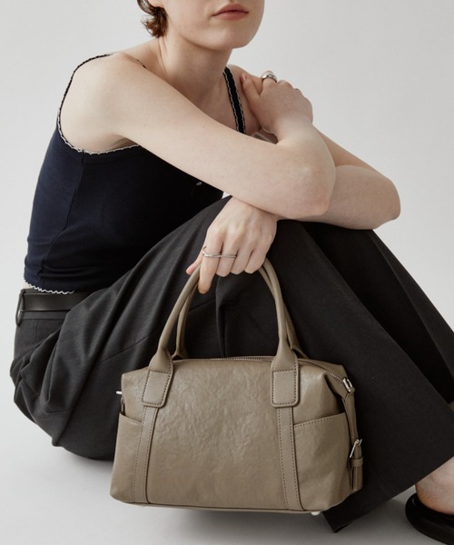 arholiday.standard(エーアールホリデースタンダード)の「2way real leather medium boston bag / 2wayリアルレザーミドルボストンバッグ(ボストンバッグ・レディース・ブラウン/ブラック/グレイッシュベージュ・FREE)」の13枚目の写真