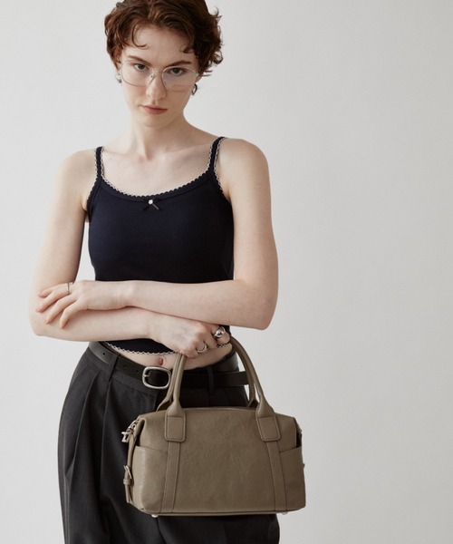 arholiday.standard(エーアールホリデースタンダード)の「2way real leather medium boston bag / 2wayリアルレザーミドルボストンバッグ(ボストンバッグ・レディース・ブラウン/ブラック/グレイッシュベージュ・FREE)」の15枚目の写真