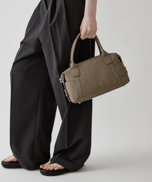 arholiday.standard(エーアールホリデースタンダード)の「2way real leather medium boston bag / 2wayリアルレザーミドルボストンバッグ(ボストンバッグ・レディース・ブラウン/ブラック/グレイッシュベージュ・FREE)」の16枚目の写真
