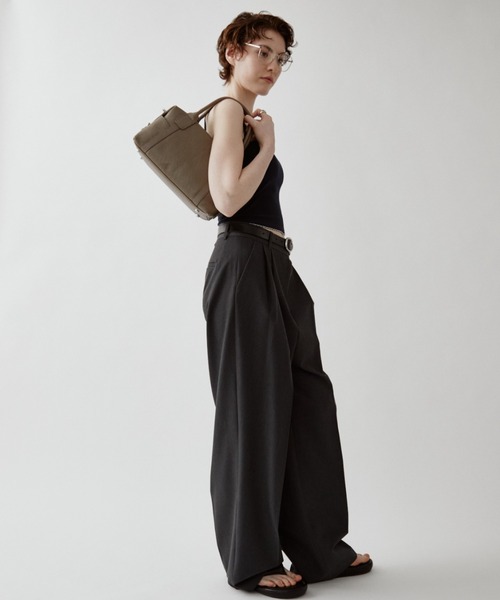 arholiday.standard(エーアールホリデースタンダード)の「2way real leather medium boston bag / 2wayリアルレザーミドルボストンバッグ(ボストンバッグ・レディース・ブラウン/ブラック/グレイッシュベージュ・FREE)」の17枚目の写真