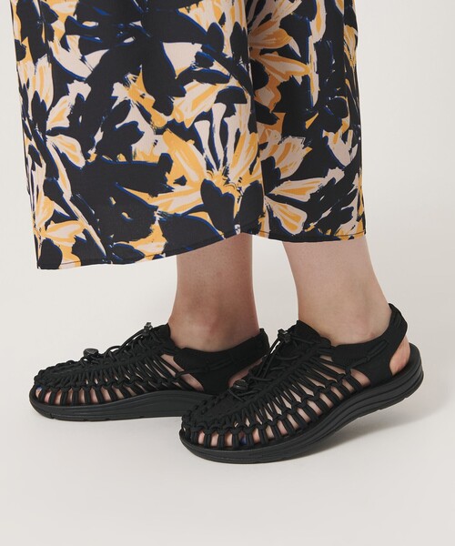 KEEN(キーン)の「<KEEN>ウィメンズ UNEEK サンダル(サンダル・レディース・ブラック・23cm/24cm/23.5cm/24.5cm/25cm)」の14枚目の写真
