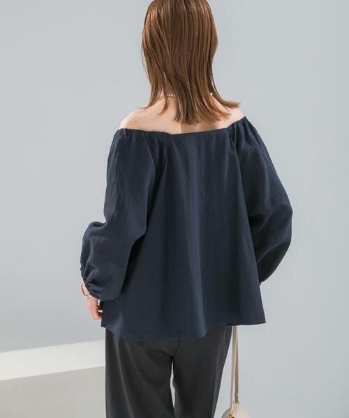 URBAN RESEARCH ROSSO WOMEN(アーバンリサーチ ロッソ)の「キュプラリネンオフショル2WAYブラウス(シャツ/ブラウス・レディース・ネイビー/ホワイト・FREE)」の8枚目の写真