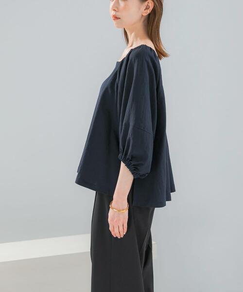 URBAN RESEARCH ROSSO WOMEN(アーバンリサーチ ロッソ)の「キュプラリネンオフショル2WAYブラウス(シャツ/ブラウス・レディース・ネイビー/ホワイト・FREE)」の18枚目の写真