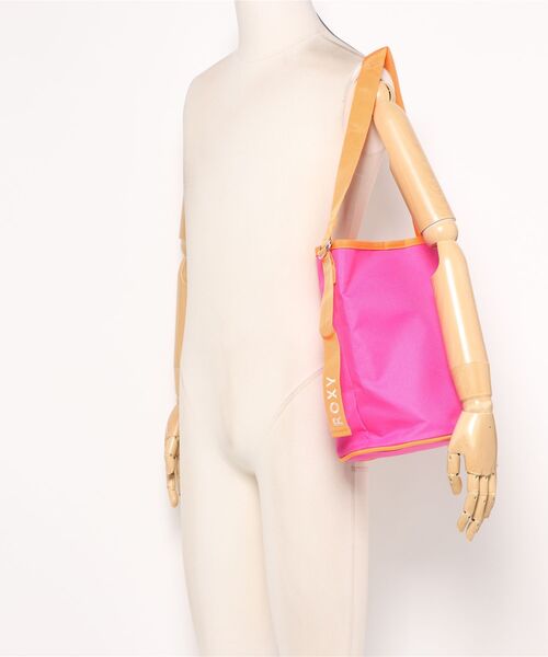 ROXY(ロキシー)の「ROXY x HAWAIIAN AIRLINES BAG バケツ型ショルダートートバッグ 【2026年夏モデル】/ロキシーハワイアンエアラインコラボ(ショルダーバッグ・レディース・マルチ/ピンク・FREE)」の6枚目の写真