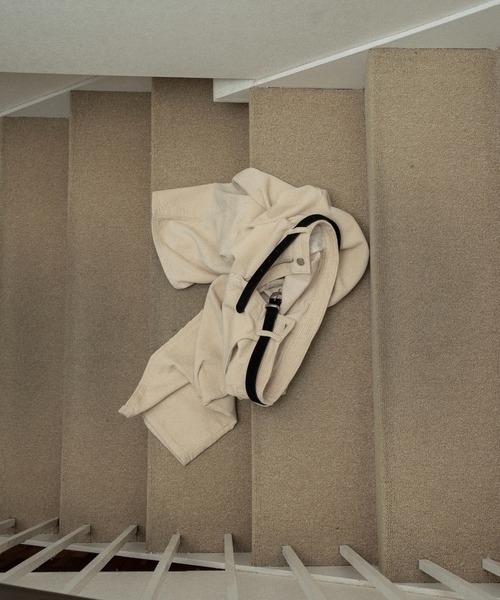 lawgy(ラウジー)の「brushed simple buckle square belt / ブラッシュドシンプルバックルスクエアベルト(ベルト・レディース・ブラック/ライトベージュ・FREE)」の13枚目の写真