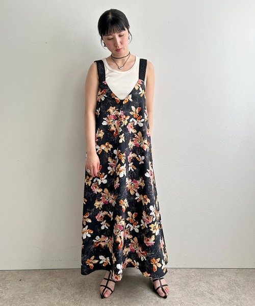 LHELBIE(レルビエ)の「フラワープリントジャンスカ(サロペット/オーバーオール・レディース・オフホワイト/ブルー/ブラック・M)」の6枚目の写真