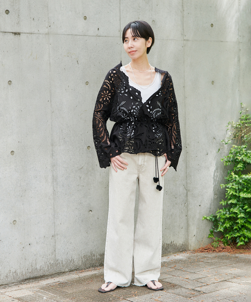 VERMEIL par iena(ヴェルメイユパーイエナ)の「シフリー刺繍ブラウス(シャツ/ブラウス・レディース・ホワイト/ブラック・FREE)」の5枚目の写真