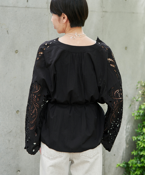 VERMEIL par iena(ヴェルメイユパーイエナ)の「シフリー刺繍ブラウス(シャツ/ブラウス・レディース・ホワイト/ブラック・FREE)」の9枚目の写真