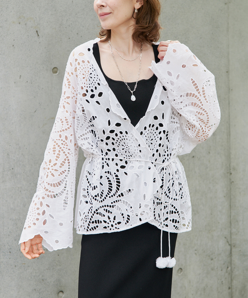 VERMEIL par iena(ヴェルメイユパーイエナ)の「シフリー刺繍ブラウス(シャツ/ブラウス・レディース・ホワイト/ブラック・FREE)」の19枚目の写真