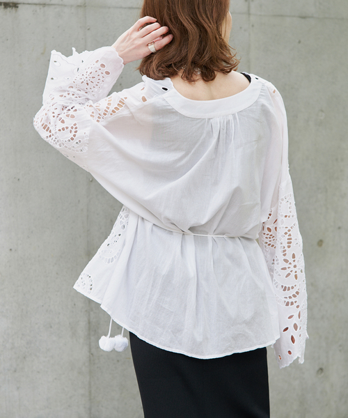 VERMEIL par iena(ヴェルメイユパーイエナ)の「シフリー刺繍ブラウス(シャツ/ブラウス・レディース・ホワイト/ブラック・FREE)」の20枚目の写真