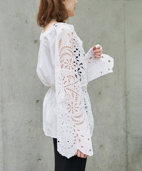 VERMEIL par iena(ヴェルメイユパーイエナ)の「シフリー刺繍ブラウス(シャツ/ブラウス・レディース・ホワイト/ブラック・FREE)」の21枚目の写真
