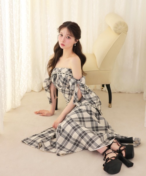 Off shoulder check ribbon mermaid onepiece（ワンピース）｜M me eme