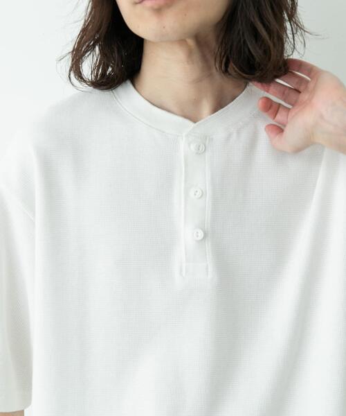 URBAN RESEARCH Sonny Label(アーバンリサーチサニーレーベル)の「ワッフルヘンリーネックTシャツ(Tシャツ/カットソー・メンズ・チャコールグレー/ブルー系その他/ホワイト・MEDIUM/LARGE)」の20枚目の写真