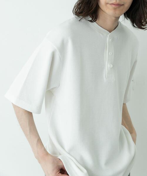 URBAN RESEARCH Sonny Label(アーバンリサーチサニーレーベル)の「ワッフルヘンリーネックTシャツ(Tシャツ/カットソー・メンズ・チャコールグレー/ブルー系その他/ホワイト・MEDIUM/LARGE)」の21枚目の写真