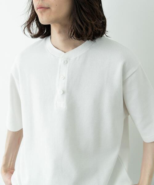 URBAN RESEARCH Sonny Label(アーバンリサーチサニーレーベル)の「ワッフルヘンリーネックTシャツ(Tシャツ/カットソー・メンズ・チャコールグレー/ブルー系その他/ホワイト・MEDIUM/LARGE)」の22枚目の写真