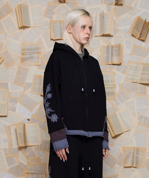 UNALLOYED(アナロイド)の「レイヤードヘムジップアップフード / ブラック(パーカー・メンズ・その他・LARGE/MEDIUM)」の2枚目の写真