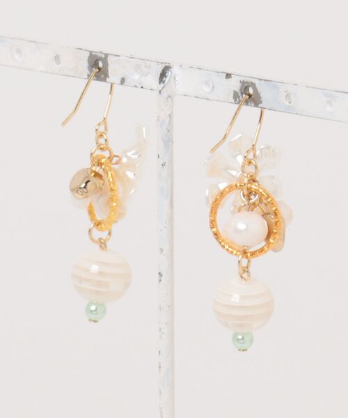 tone(トーン)の「【MUURABBTI】お花と淡水パールピアス(MA)(ピアス(両耳用)・レディース・ゴールド・FREE)」の5枚目の写真