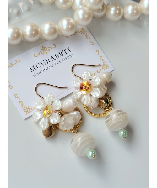 tone(トーン)の「【MUURABBTI】お花と淡水パールピアス(MA)(ピアス(両耳用)・レディース・ゴールド・FREE)」の2枚目の写真