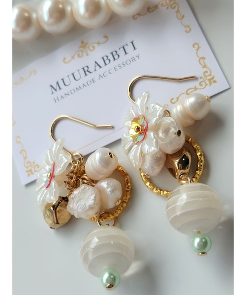 tone(トーン)の「【MUURABBTI】お花と淡水パールピアス(MA)(ピアス(両耳用)・レディース・ゴールド・FREE)」の3枚目の写真