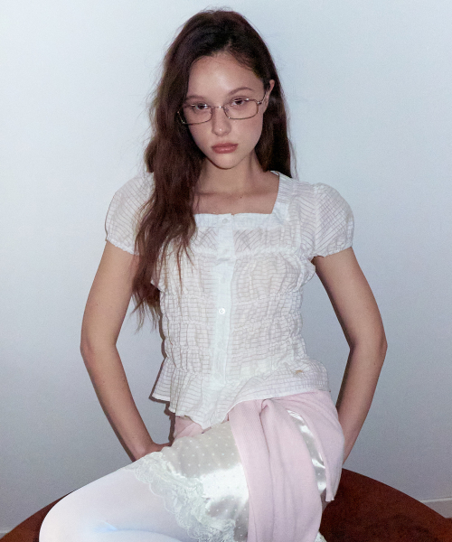 ROLAROLA(ロラロラ)の「SQUARE NECK CHECK BUTTON BLOUSE WHITE(シャツ/ブラウス・レディース・ホワイト・FREE)」の1枚目の写真