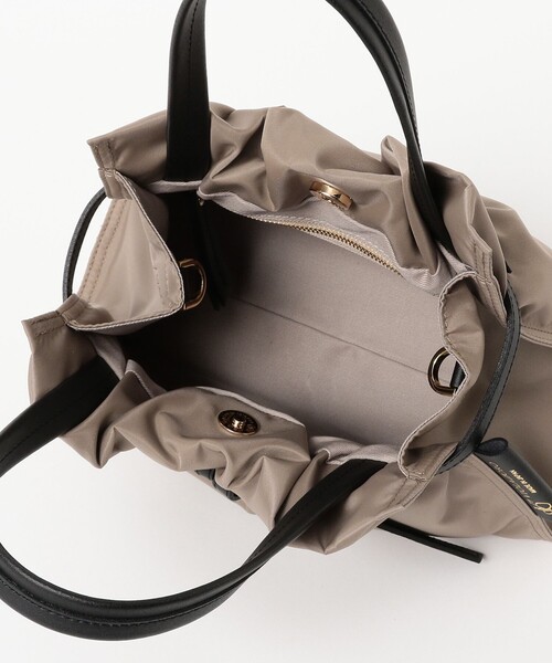 Demi-Luxe BEAMS（デミルクス ビームス）の「VIOLAd’ORO / BIANCA クロア ナイロン トートバッグ S（トートバッグ・レディース・ブラック系その他4/ブラック/チャコールグレー/カーキ/ブラウン系その他4・ONE SIZE）」の16枚目の写真