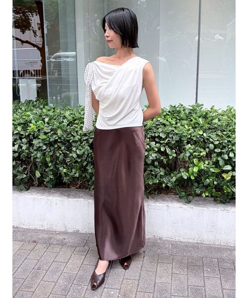 LAGUNAMOON(ラグナムーン)の「スリットサテンナロースカート 【夏服】【オフィスカジュアル】【マシンウォッシャブル】【接触冷感】(スカート・レディース・アイボリー/ブラウン・MEDIUM/SMALL)」の21枚目の写真