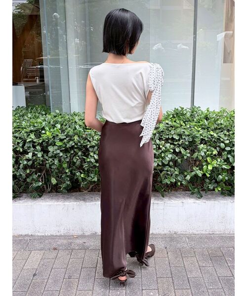 LAGUNAMOON(ラグナムーン)の「スリットサテンナロースカート 【夏服】【オフィスカジュアル】【マシンウォッシャブル】【接触冷感】(スカート・レディース・アイボリー/ブラウン・MEDIUM/SMALL)」の11枚目の写真