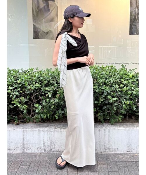 LAGUNAMOON(ラグナムーン)の「スリットサテンナロースカート 【夏服】【オフィスカジュアル】【マシンウォッシャブル】【接触冷感】(スカート・レディース・アイボリー/ブラウン・MEDIUM/SMALL)」の12枚目の写真