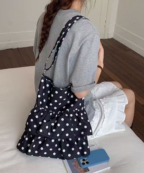 HALEY PESCA(ヘーリーペスカ)の「HALEY PESCA/ドット柄ダブルフリルトートバッグ(トートバッグ・レディース・ホワイト/ライトブルー/ブラック/ピンク・FREE)」の2枚目の写真