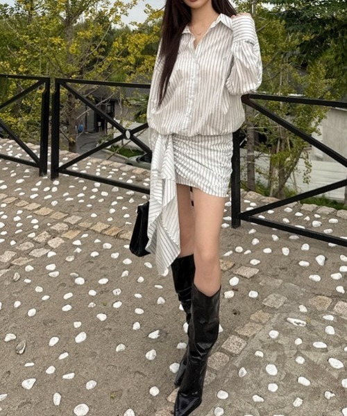 AMAJI(アマジ)の「ストライプ柄 長袖 シャツワンピース(シャツワンピース・レディース・ホワイト・MEDIUM/LARGE/SMALL)」の3枚目の写真