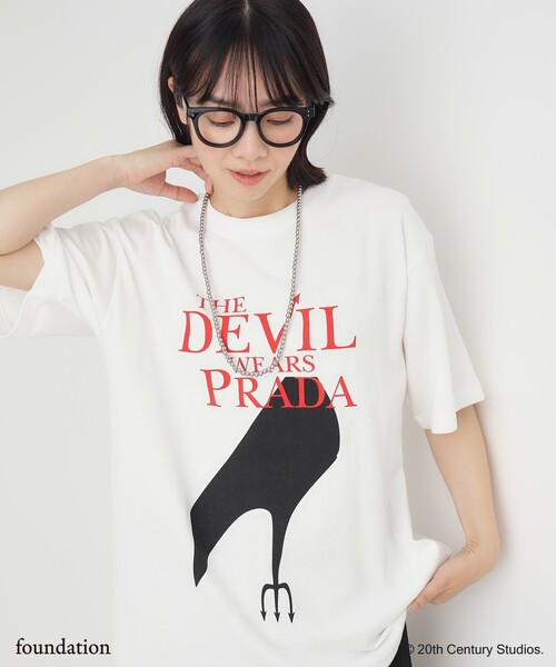 Right-on（ライトオン）の「【Right-on別注】ムービープリントTシャツ（Tシャツ/カットソー・レディース・ホワイト系1/チャコール/チャコールグレー/ライトグレー/ホワイト/ライトブルー・06/05/04）」の2枚目の写真